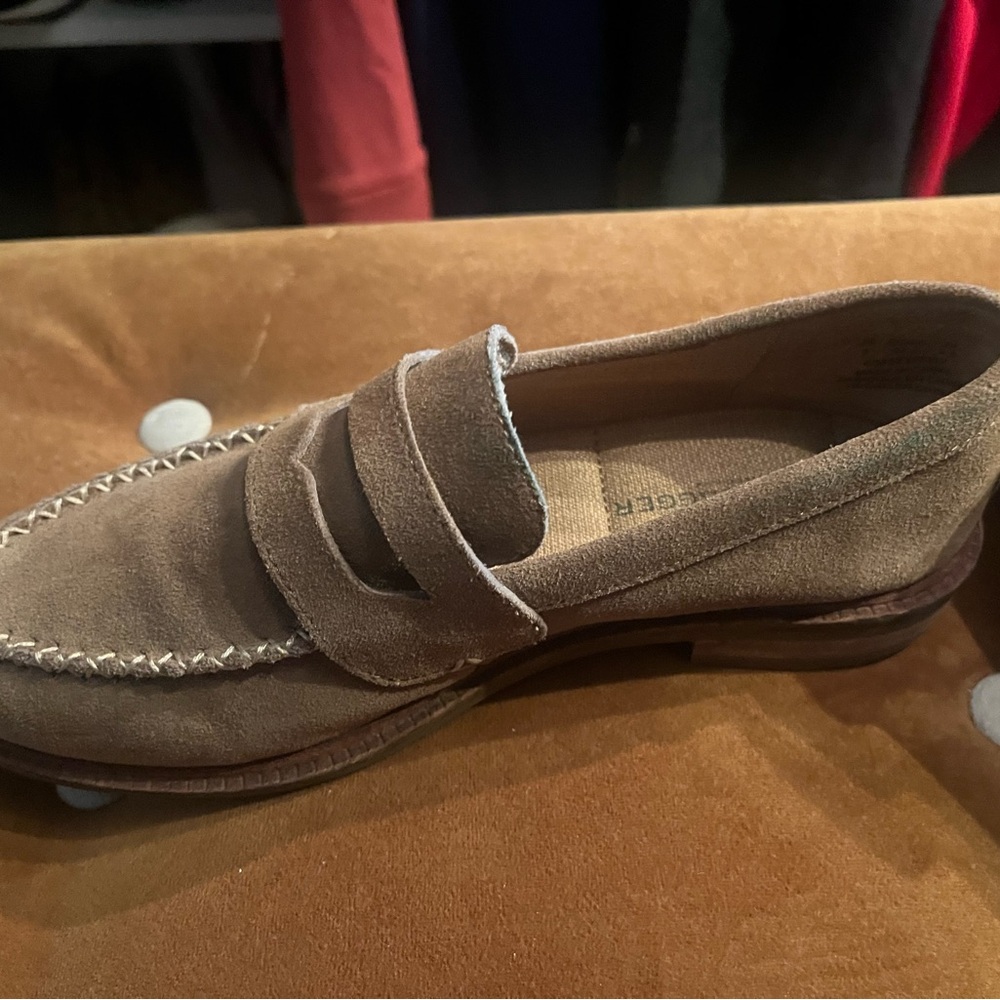 Perfect tan loafer - Picture 3 of 3